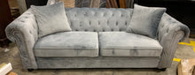 Load image into Gallery viewer, Heathfield Chesterfield 95&quot; Rolled Arm Sofa 905CDR

