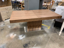 Load image into Gallery viewer, Gainsborough Extendable Dining Table
