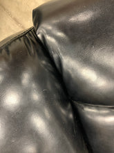 Load image into Gallery viewer, Jaliyiah power lift recliner-Black
