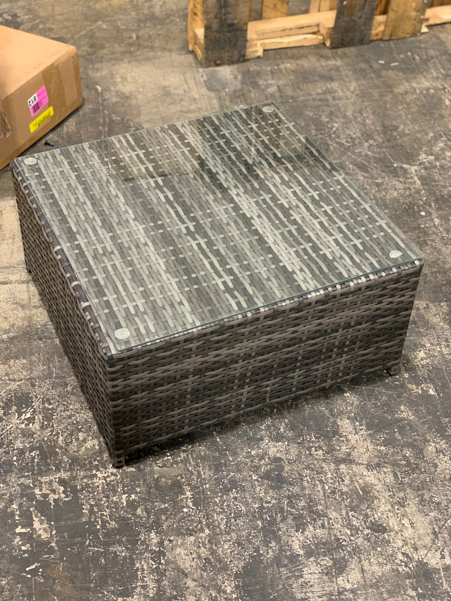 Rattan gray mixed coffee table with glass top