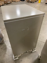 Load image into Gallery viewer, Set of 2 night stands
