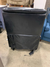 Load image into Gallery viewer, Jaliyiah power lift recliner-Black
