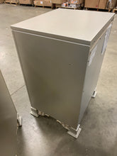 Load image into Gallery viewer, Set of 2 night stands
