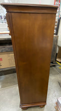 Load image into Gallery viewer, Barrow 5-Drawer Oak Chest
