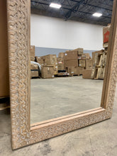 Load image into Gallery viewer, Vintage Detailed Wall Mirror
