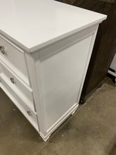 Load image into Gallery viewer, Tamarack 8 Drawer Dresser In White 4344RR
