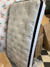 Load image into Gallery viewer, Chime 12&quot; Ultra Plush Hybrid Mattress-Twin
