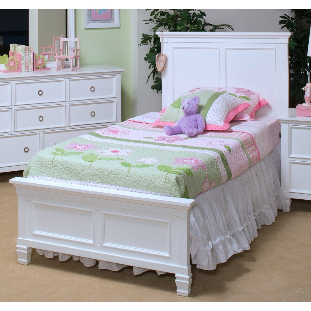 New Classic Tamarack Full Panel Bed In White *AS-IS*
