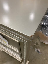 Load image into Gallery viewer, Set of 2 night stands
