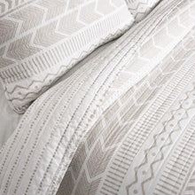 Load image into Gallery viewer, Tidwell Reversible Quilt Set Full/Queen #966nd
