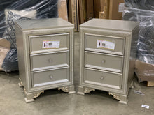 Load image into Gallery viewer, Set of 2 night stands
