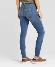 Load image into Gallery viewer, Women&#39;s Mid-Rise Skinny Raw Hem Ankle Jeans
