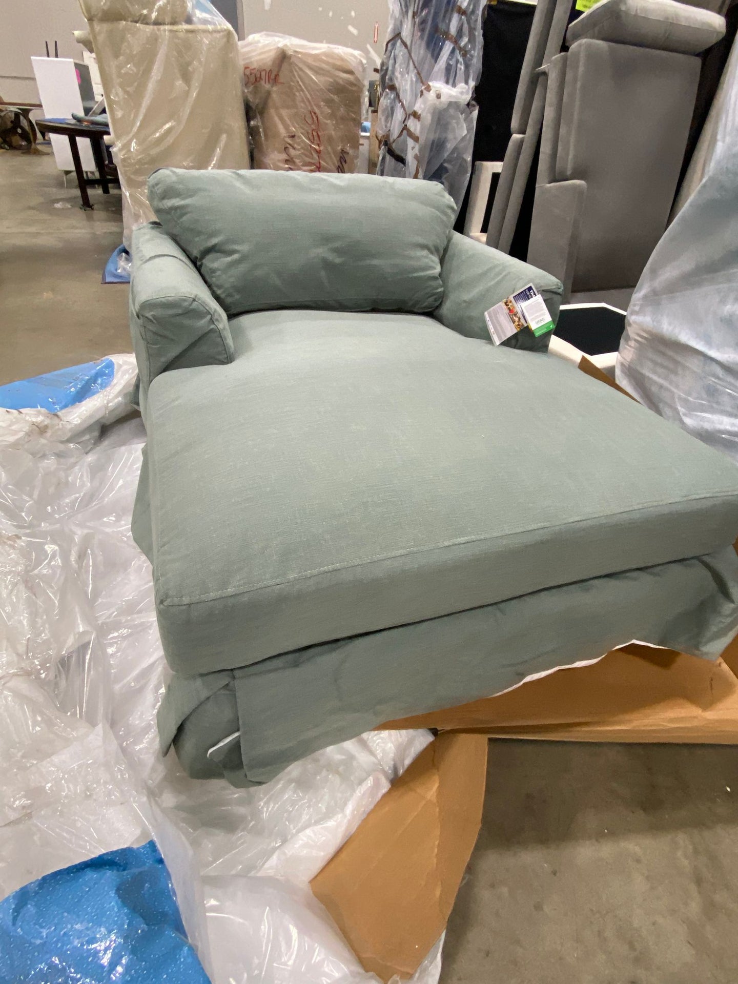 WIDE SLIPCOVER CHAISE WITH FLARED TRACK ARMS Bentley Collection by Klaussner 4973RR