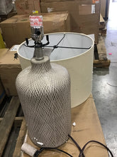 Load image into Gallery viewer, Linus Table Lamp
